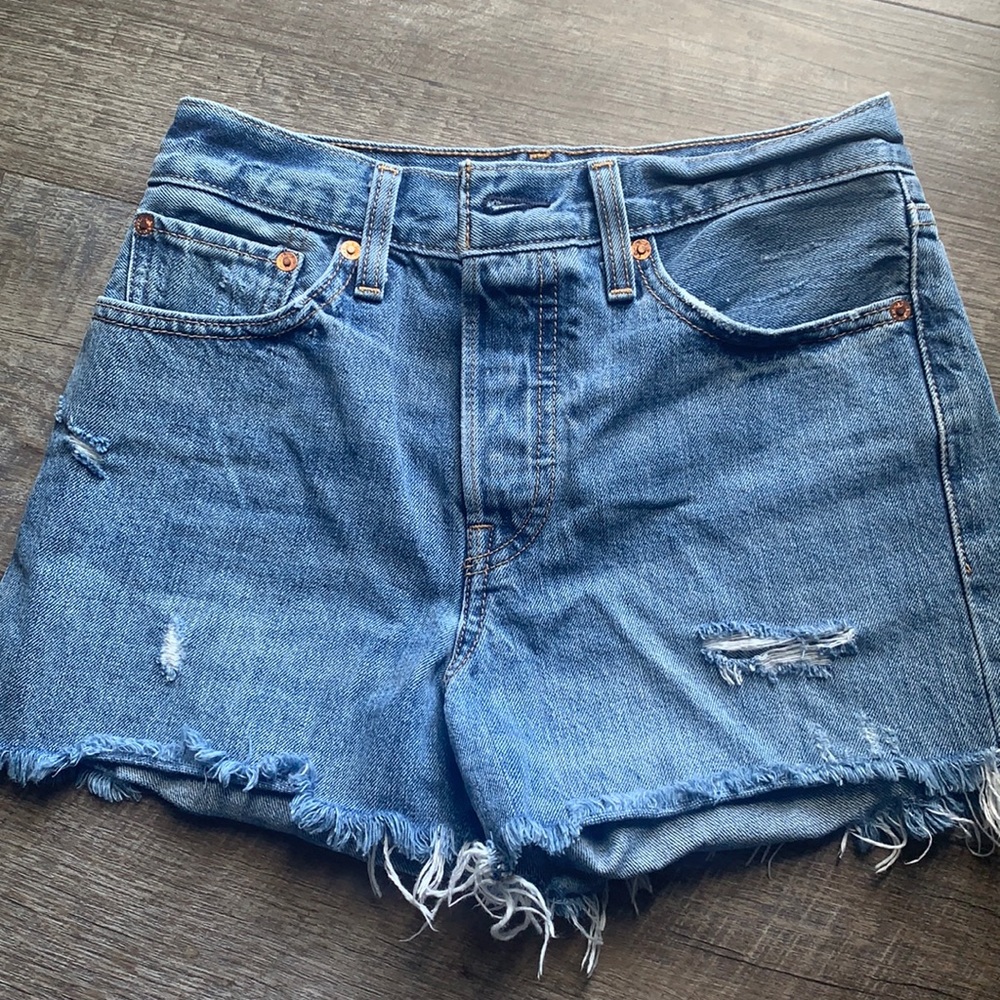 Levi wedgie short high waisted